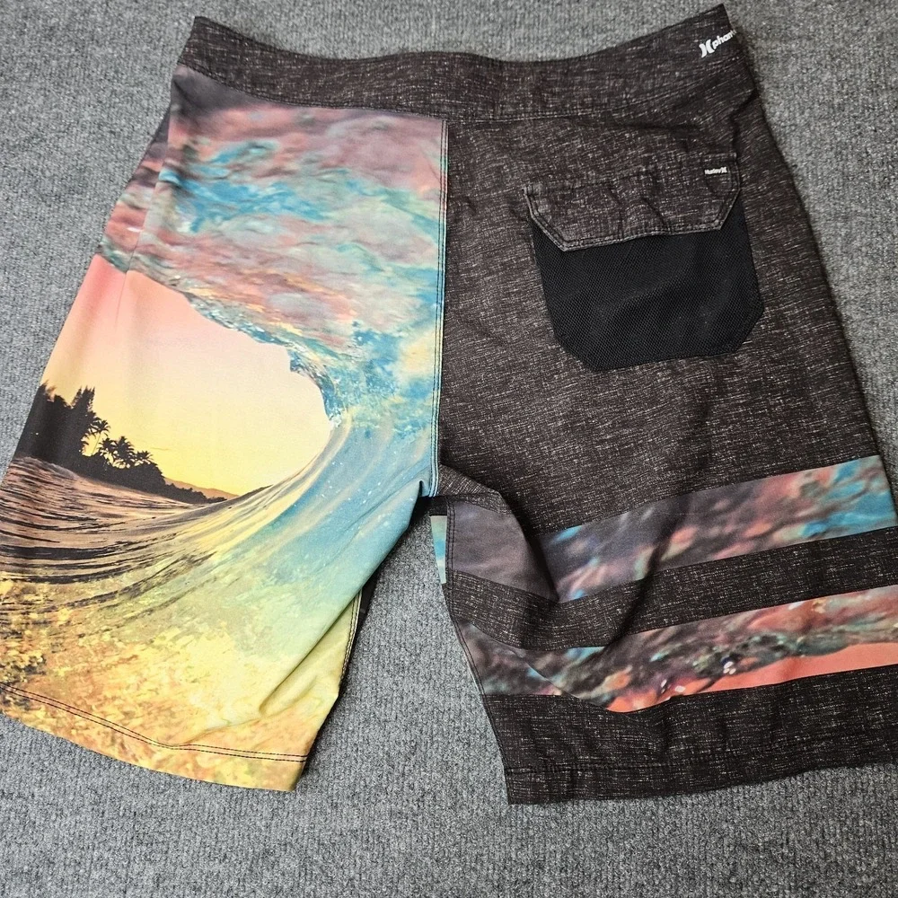 Hurley Clark Little Boardshorts Size 32 Shorebreak Ocean Wave‎ Print